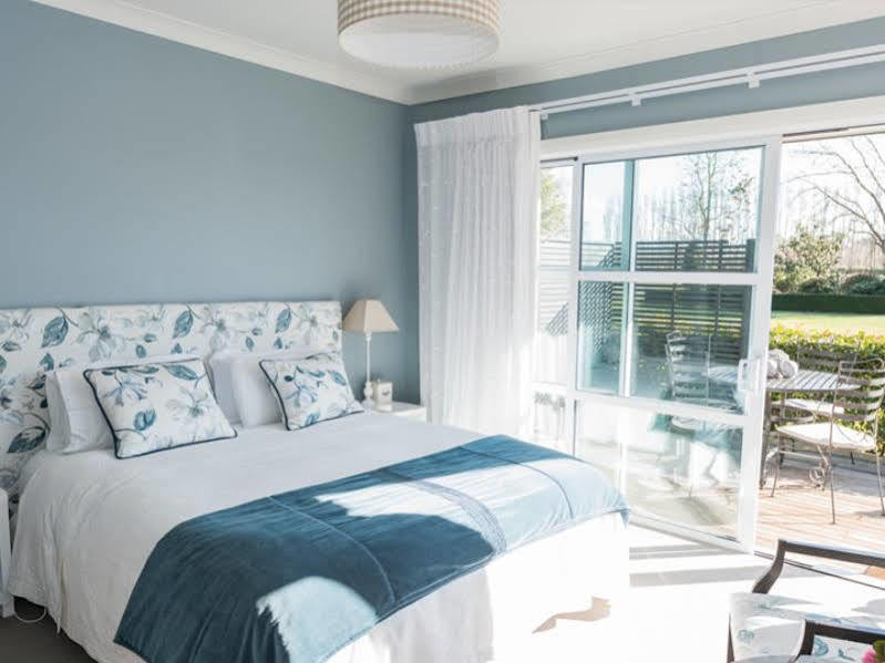 Revive On Oakview Boutique Beauty And Accommodation Ashburton Exterior foto